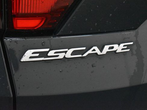 Used 2019 Ford Escape SE image 10