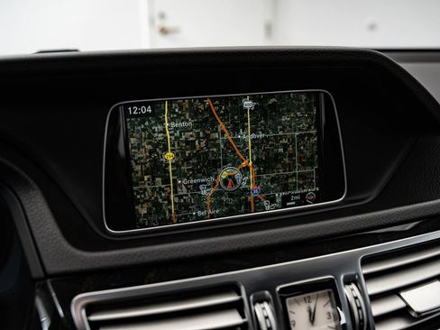 Used 2016 Mercedes-Benz E 350 4MATIC Sedan image 33