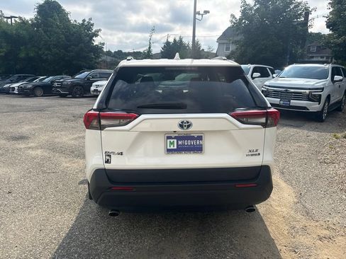 Used 2021 Toyota RAV4 XLE AWD/4WD image 5