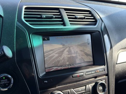 Used 2016 Ford Explorer XLT w/ Equipment Group 202A image 7