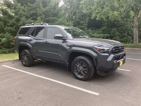Certified 2025 Toyota 4Runner SR5 AWD/4WD image 8