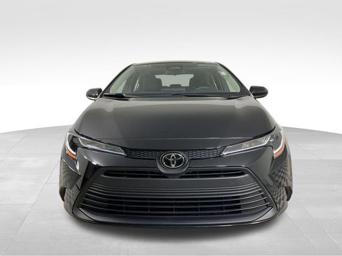 Used 2023 Toyota Corolla LE w/ LE Convenience Package image 3