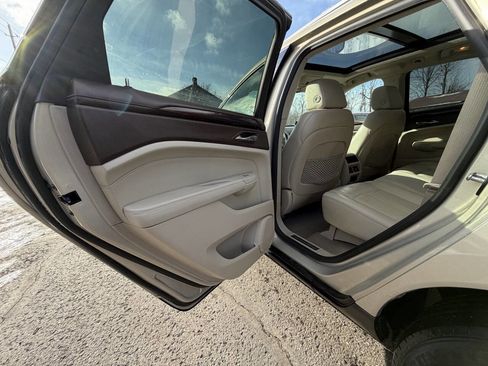 Used 2011 Cadillac SRX Luxury image 24