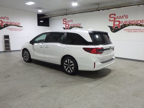 Used 2025 Honda Odyssey EX-L image 2