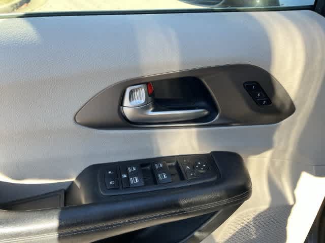 Used 2018 Chrysler Pacifica Limited w/ Advanced Safetytec Group FWD image 32