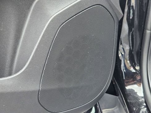 Used 2025 Chevrolet Trax RS w/ Sunroof Package image 12