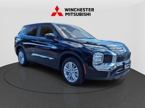 New 2025 Mitsubishi Outlander ES image 3