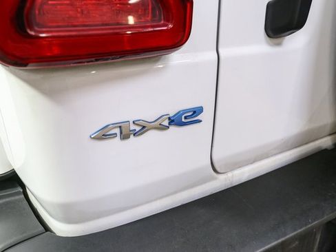 Used 2022 Jeep Wrangler Unlimited Sahara w/ Cold Weather Group image 11