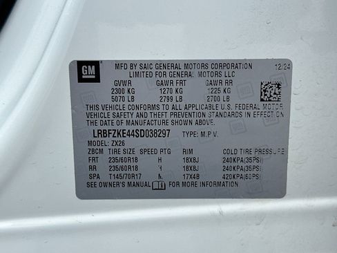Certified 2025 Buick Envision Preferred AWD/4WD image 31
