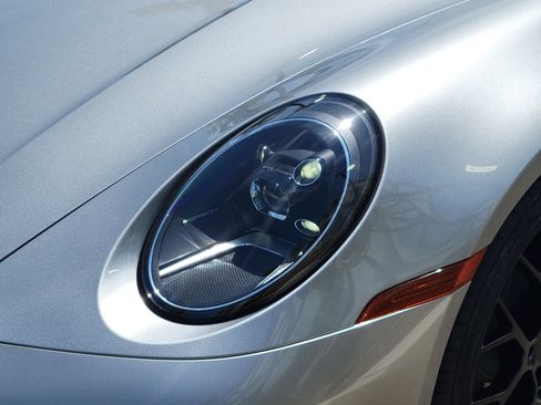 Certified 2022 Porsche 911 Carrera RWD image 31