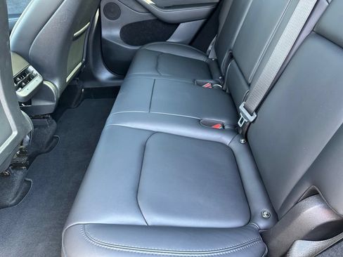 Used 2023 Tesla Model Y Performance AWD/4WD image 17