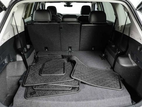 Certified 2024 Volkswagen Tiguan SE FWD image 33