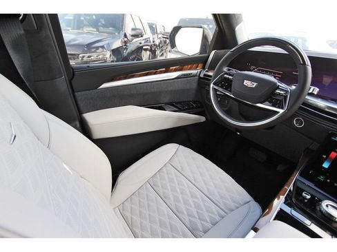 New 2026 Cadillac Escalade ESV Platinum Sport w/ LPO, Floor Liner Package image 8
