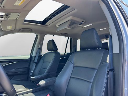 Used 2022 Honda Pilot Touring image 9