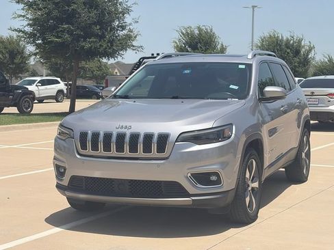 Used 2019 Jeep Cherokee Limited w/ Technology Group AWD/4WD image 3