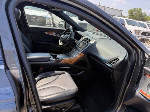 Used 2020 Lincoln Nautilus Reserve FWD image 10