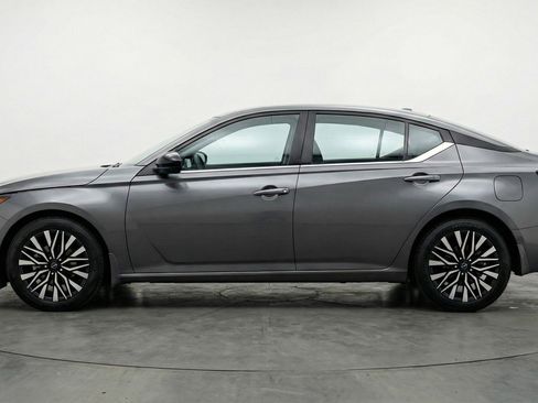 Used 2025 Nissan Altima 2.5 SV image 5
