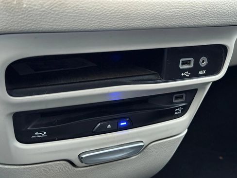 Used 2018 Chrysler Pacifica Limited image 44