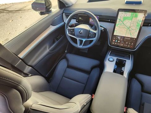 New 2025 Volvo EX90 Ultra w/ Protection Package Premier image 10