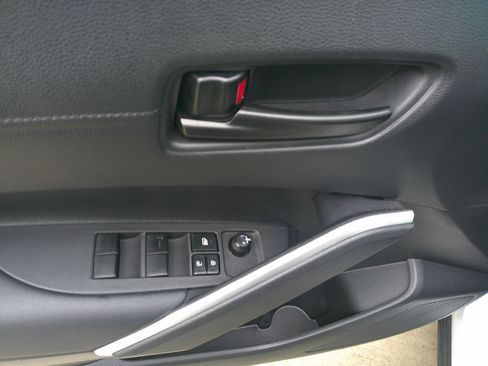 Used 2024 Toyota Corolla Cross LE w/ Moonroof Package image 18