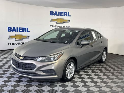 Used 2017 Chevrolet Cruze LT FWD image 1