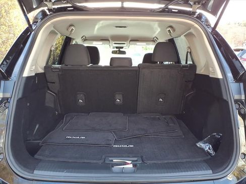 Used 2025 Nissan Rogue S image 11