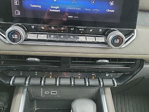 Used 2023 Chevrolet Colorado ZR2 w/ ZR2 Convenience Package III AWD/4WD image 11