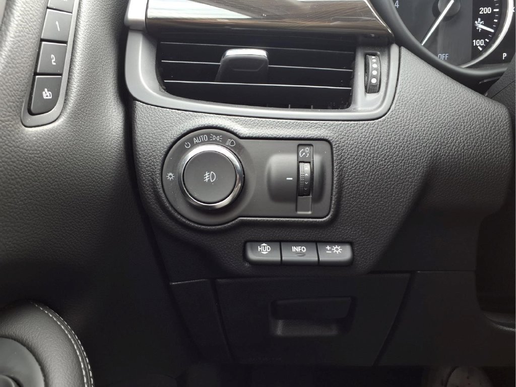 Used 2020 Buick Envision Premium AWD/4WD image 11