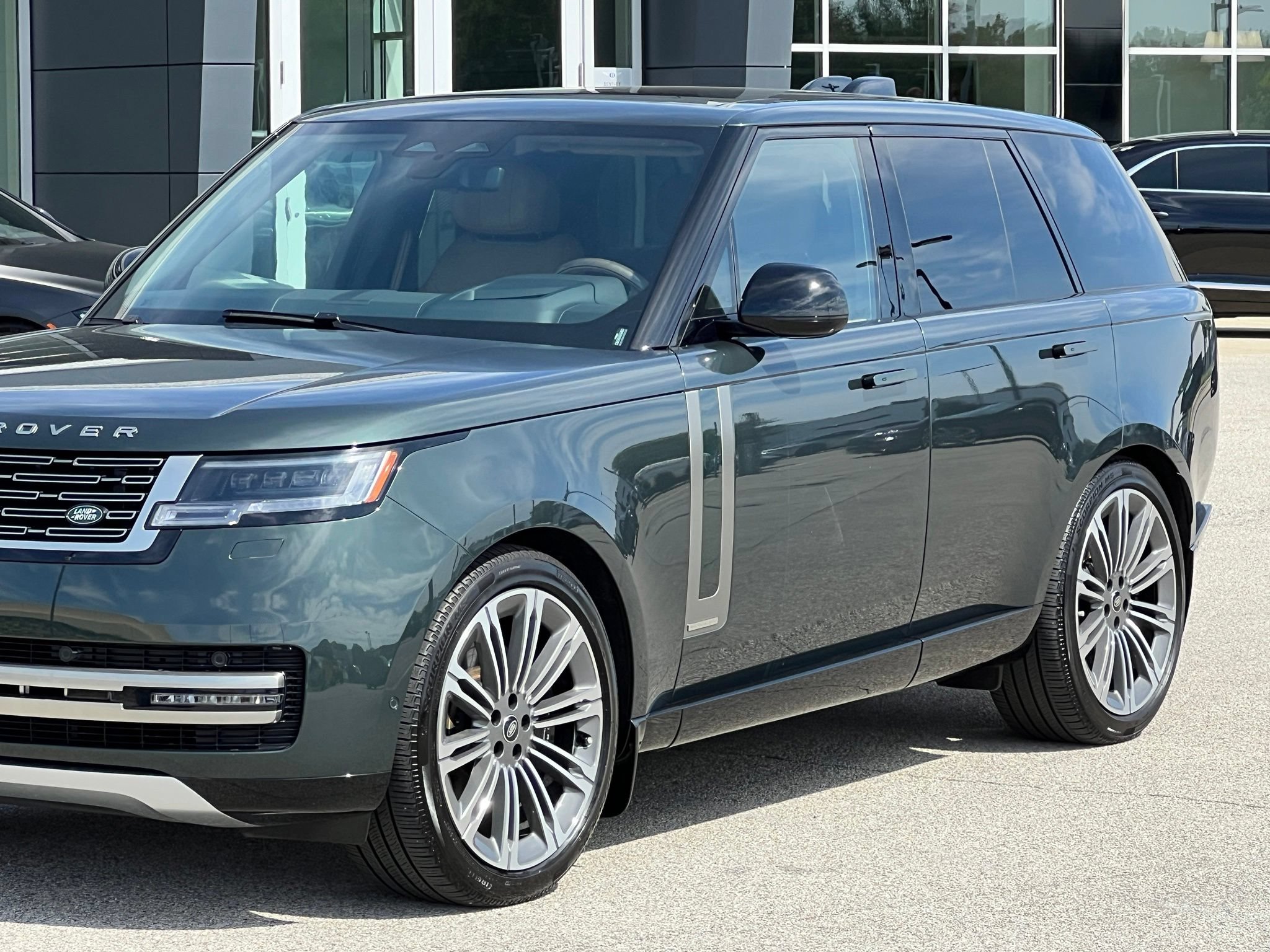 Used 2025 Land Rover Range Rover Autobiography AWD/4WD image 12
