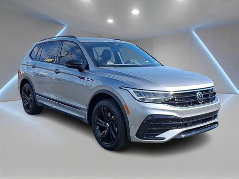 Certified 2023 Volkswagen Tiguan SE R-Line FWD image 3