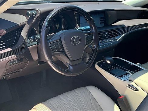 Used 2018 Lexus LS 500 w/ Luxury Package RWD image 16
