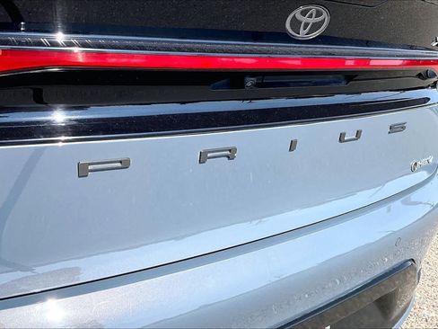 Used 2024 Toyota Prius XLE FWD image 30