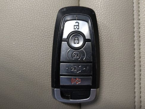 Used 2019 Ford Fusion SEL image 32