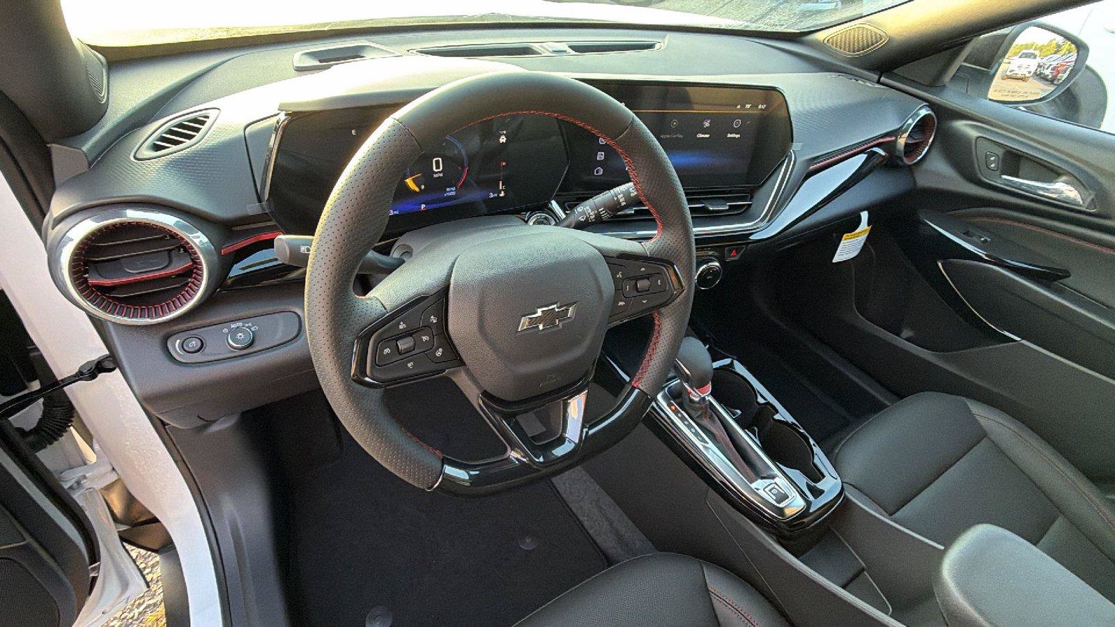 New 2026 Chevrolet Trax RS w/ Sunroof Package FWD image 4