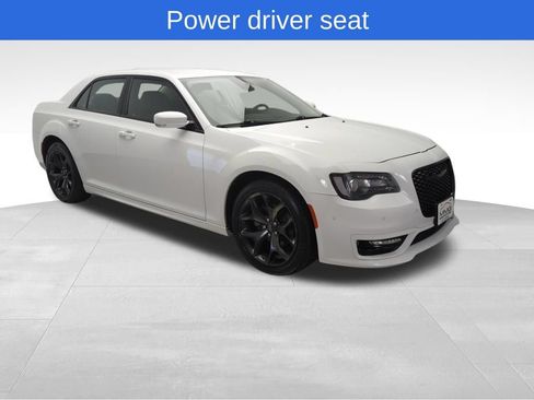 Used 2022 Chrysler 300 Touring L RWD image 10