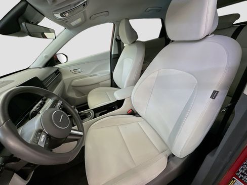 Used 2025 Hyundai Kona SEL image 13