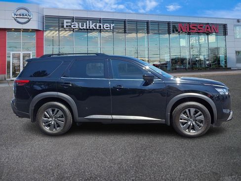 Certified 2024 Nissan Pathfinder SV w/ Black Appearance Package FWD image 7