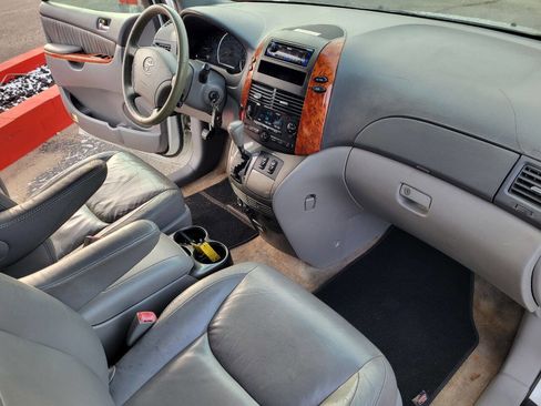 Used 2006 Toyota Sienna XLE image 7