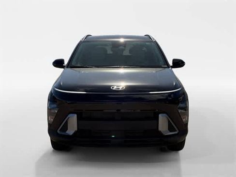 Certified 2025 Hyundai Kona SEL image 8