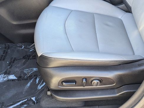 Used 2018 Chevrolet Equinox Premier image 21