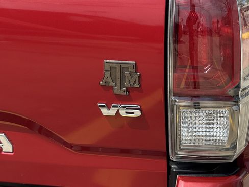 Used 2019 Toyota Tacoma Limited image 8