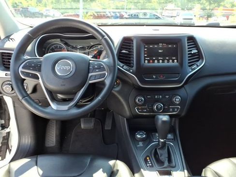 Used 2019 Jeep Cherokee Latitude Plus AWD/4WD image 7