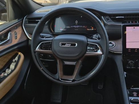 Used 2025 Jeep Grand Cherokee Summit AWD/4WD image 20