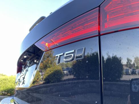 Used 2022 Volvo V60 T5 Cross Country w/ Advanced Package image 12