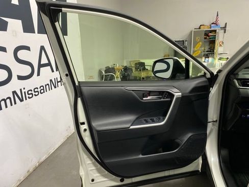 Used 2022 Toyota RAV4 Limited AWD/4WD image 9