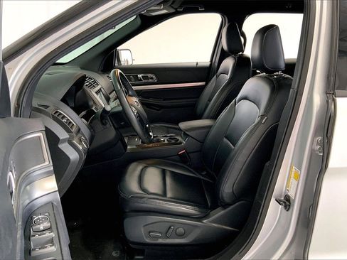 Used 2019 Ford Explorer XLT w/ Equipment Group 202A image 15