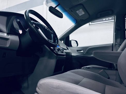 Used 2017 Toyota Sienna LE FWD image 15
