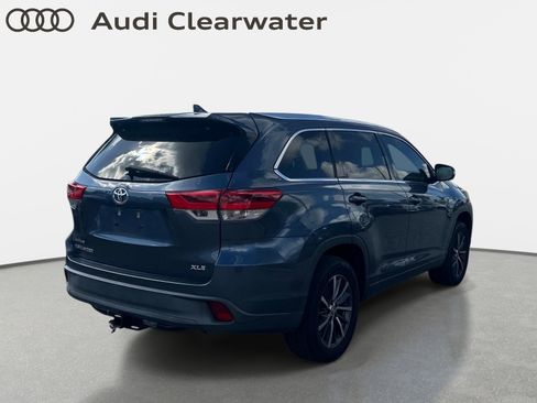 Used 2017 Toyota Highlander XLE FWD image 3