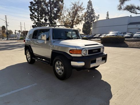 Used 2007 Toyota FJ Cruiser 4WD image 3