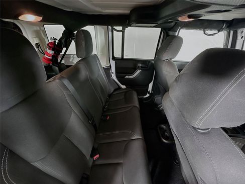 Used 2015 Jeep Wrangler Unlimited Sahara w/ Connectivity Group AWD/4WD image 23